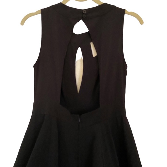 ETIQUETTE deep V-Neck open back cut out flare mini dress black size S - Picture 7 of 9